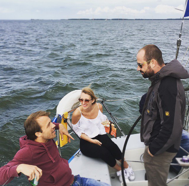 KasCo_Software's tweet image. Bij hard werken hoort ook wat ontspanning met het hele team! Wat hebben we een topdag gehad op onze #KasCo zeilboot. #teambuilding