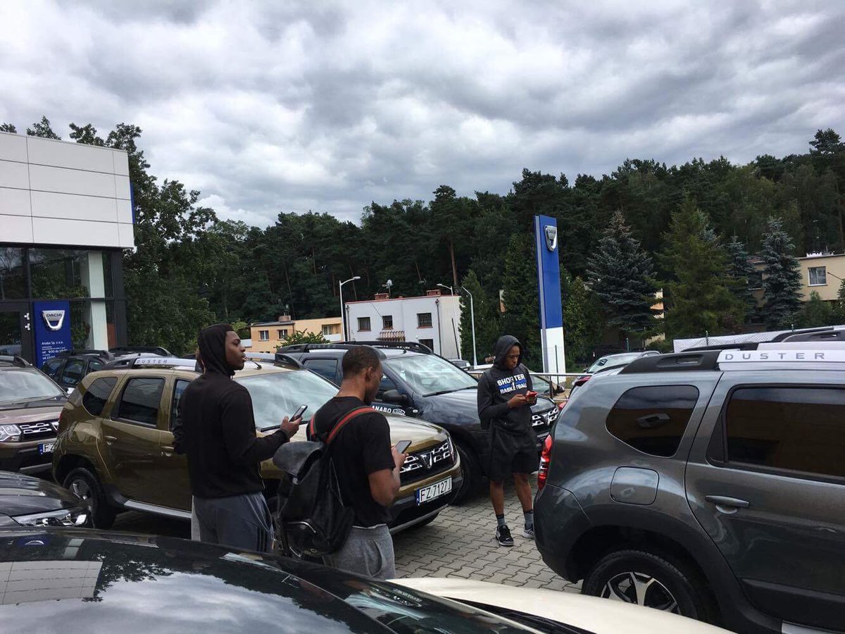 basket_zg's tweet photo. Dzięki Firmie #ANABO nasi zawodnicy są już zmotoryzowani! 🚘💪
#TeamZG #plklpl https://t.co/tfHPJmA9BM