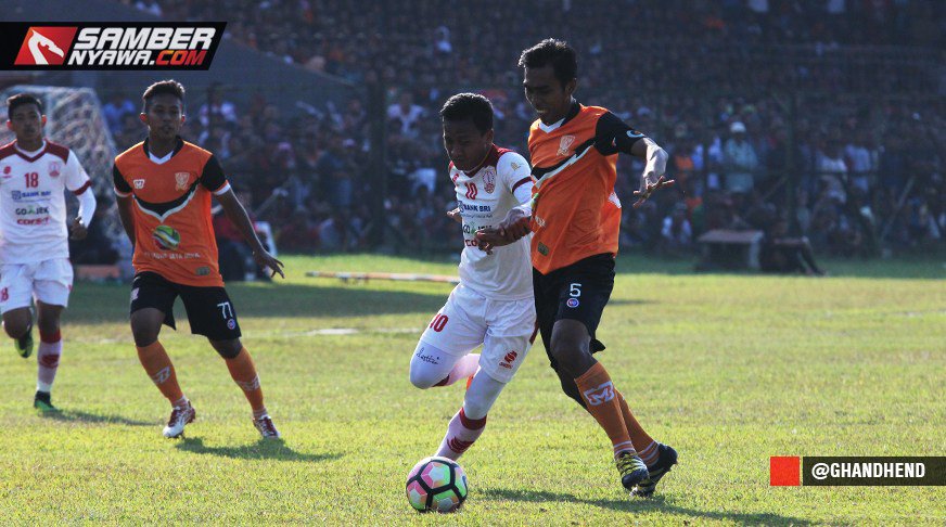 SambernyawaCom's tweet photo. Persis Solo Tunggu Kepastian Laga Lawan PSIR Rembang https://t.co/hpza8SP9da https://t.co/BNbHVViFKE