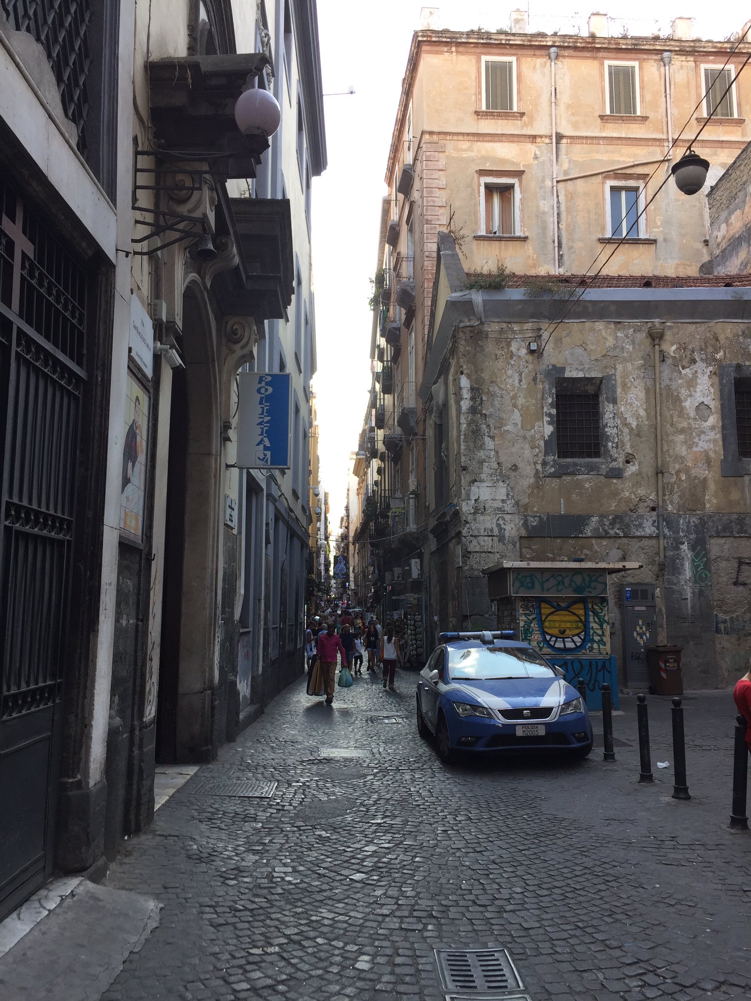 佐藤兼右 Ken Yu Sato ナポリは日本人はおろかアジア人が全然いないので 外国に来た感じがして楽しいです 英語はあまり通じないし 街並みもスラム街のようで治安は悪そうですが 案外楽しく過ごしています そして そろそろ毎度お馴染みの逆ホーム 佐藤兼右 Ken Yu Sato ナポリは日本人はおろかアジア人が全然いないので 外国に来た感じがして楽しいです 英語はあまり通じないし 街並みもスラム街のようで治安は悪そうですが 案外楽しく過ごしています そして そろそろ毎度お馴染みの逆ホーム