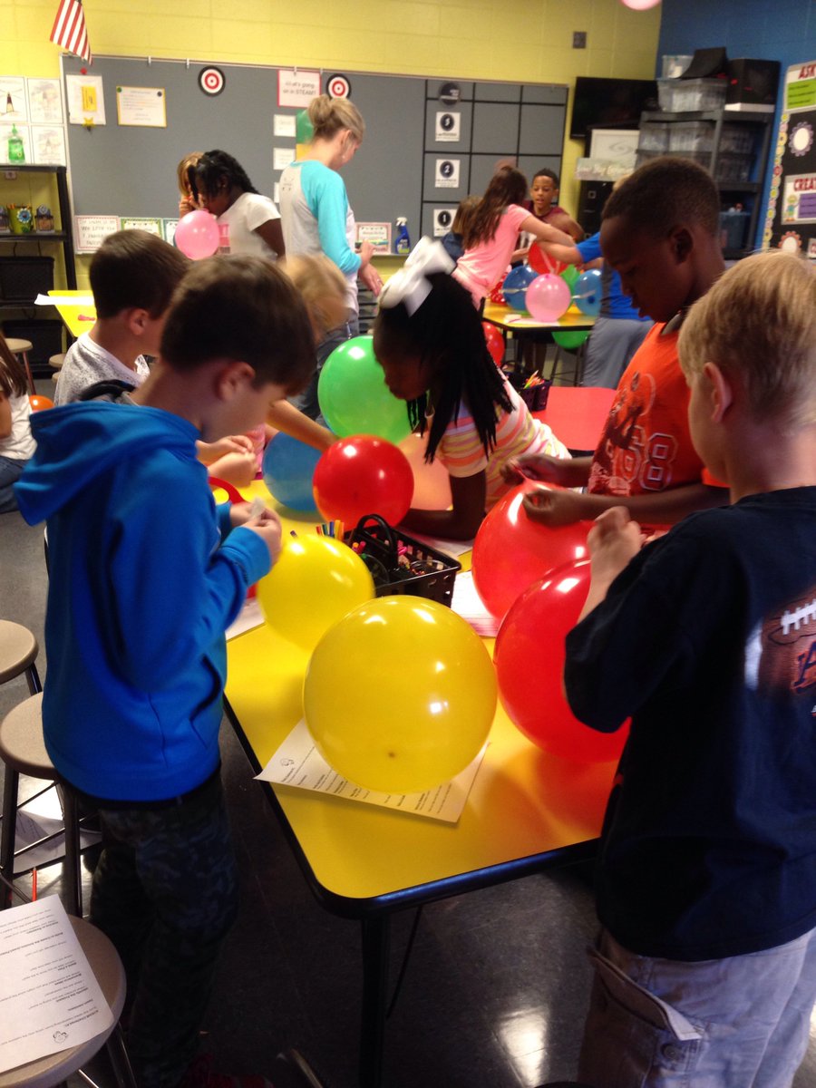 SuzannaGibson1's tweet image. Build the tallest freestanding balloon tower challenge! @TCBOE_LES @TCBOE
#streamlab
#balloonchallenge
#leadingtheway