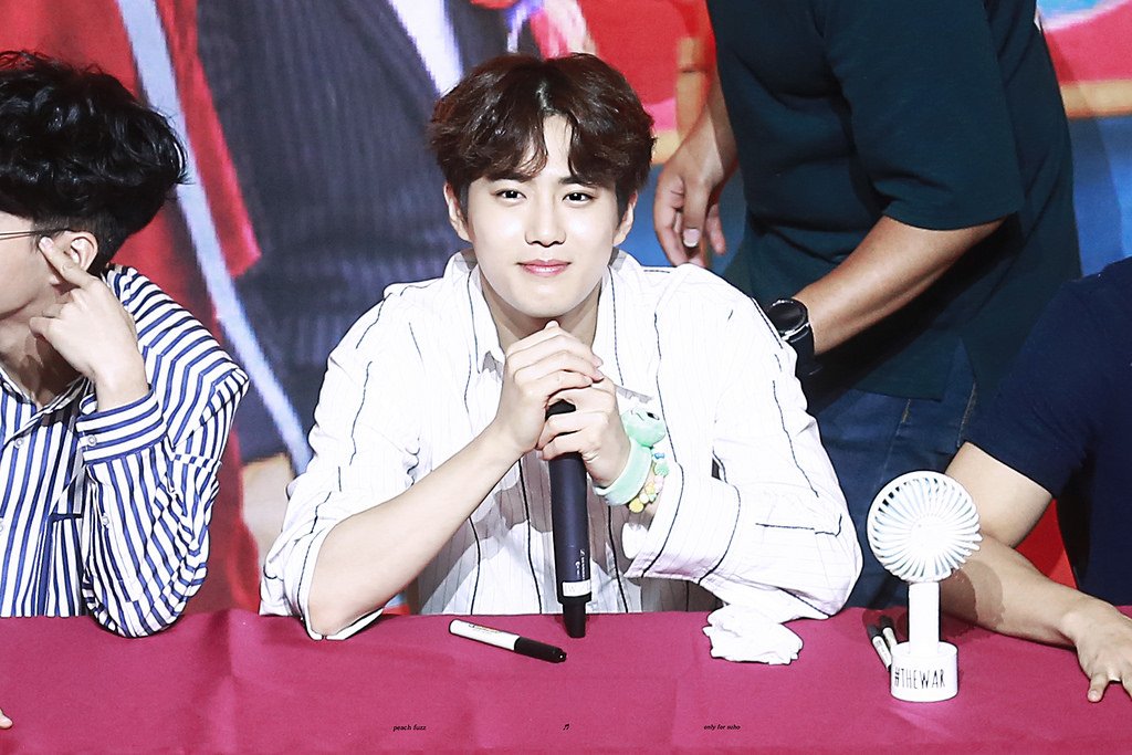 EXOSUHOMAMA's tweet photo. [HQ] 170815 SUHO - The War Fansign
https://t.co/S7HZtxng17
©PEACH FUZZ https://t.co/5LeSWuqhyC