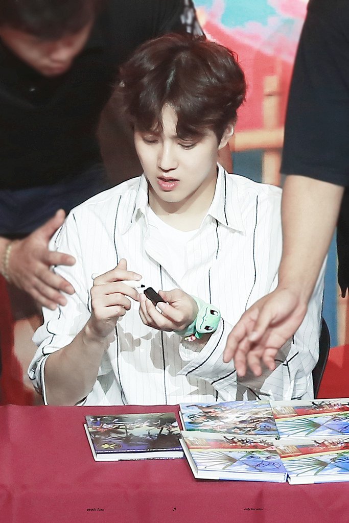EXOSUHOMAMA's tweet photo. [HQ] 170815 SUHO - The War Fansign
https://t.co/zpSYqIFmqR
https://t.co/TBBK3iwEgj
https://t.co/dAspnhKnJx
©PEACH FUZZ https://t.co/3xhwCLcrDC