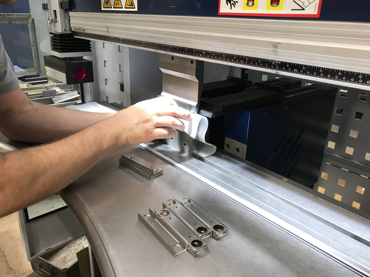 RayFrith1's tweet photo. Folding small stainless steel parts is easy with a @TRUMPF_Ltd 7036 CNC press brake @MadeinBritainGB @UKmfg @subcontractnews @fabricating https://t.co/Q4J1URTpAN