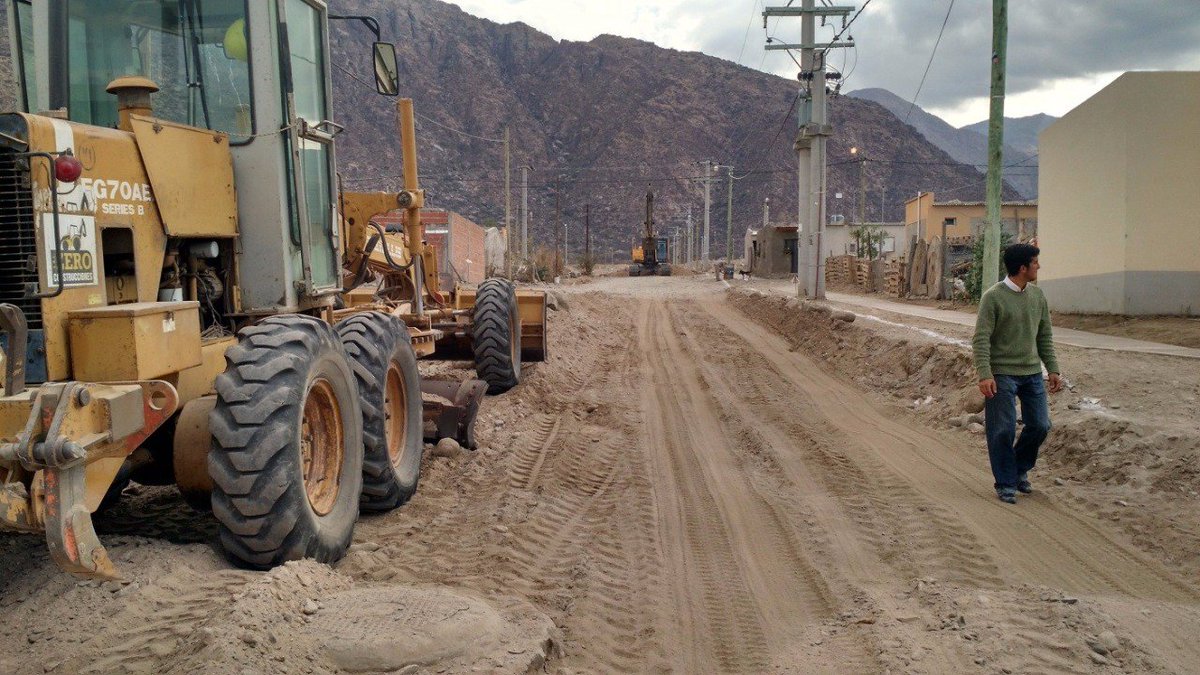 Klemensiewicz's tweet photo. En el Barrio El Socoro de Cafayate, #Salta avanzan las obras de Hábitat #ParaVivirMejor 🚧🚜 @mauriciomacri @frigeriorogelio https://t.co/KRajJS6aQL