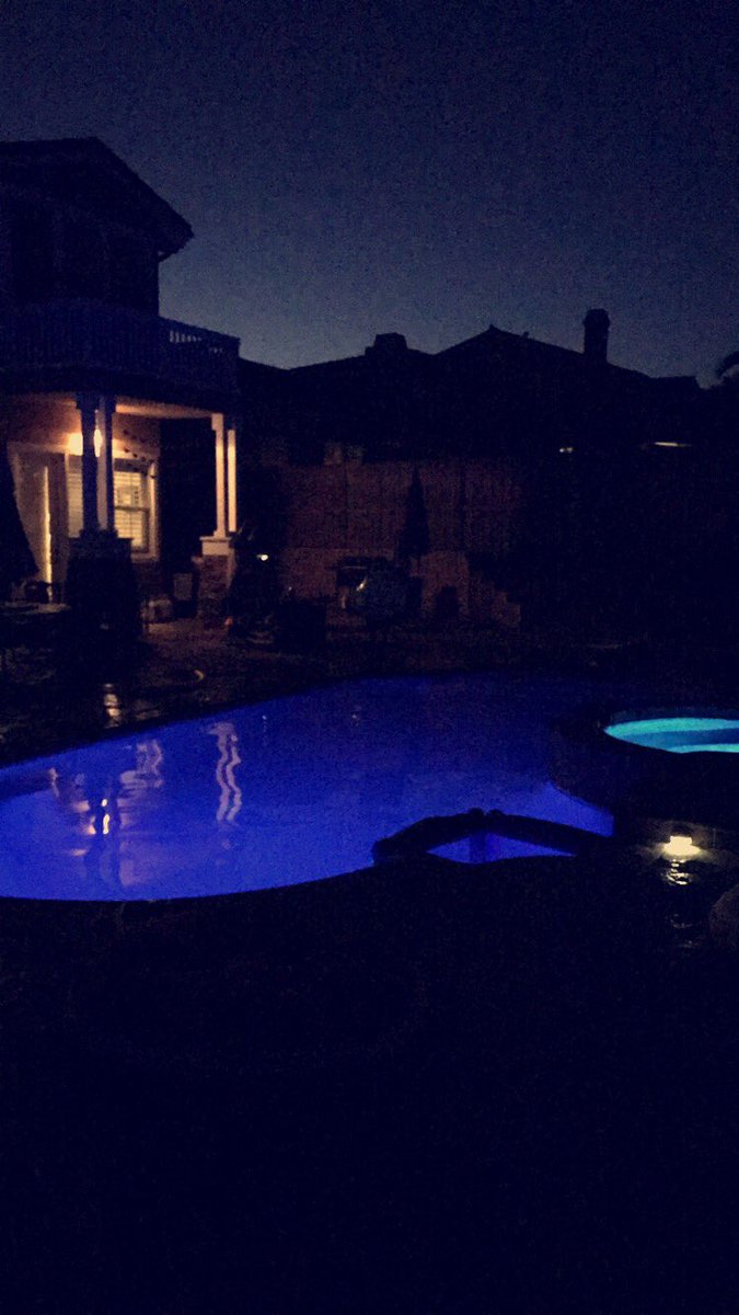 MaciasJoey's tweet photo. Swim timeee https://t.co/nfmW10l0bN