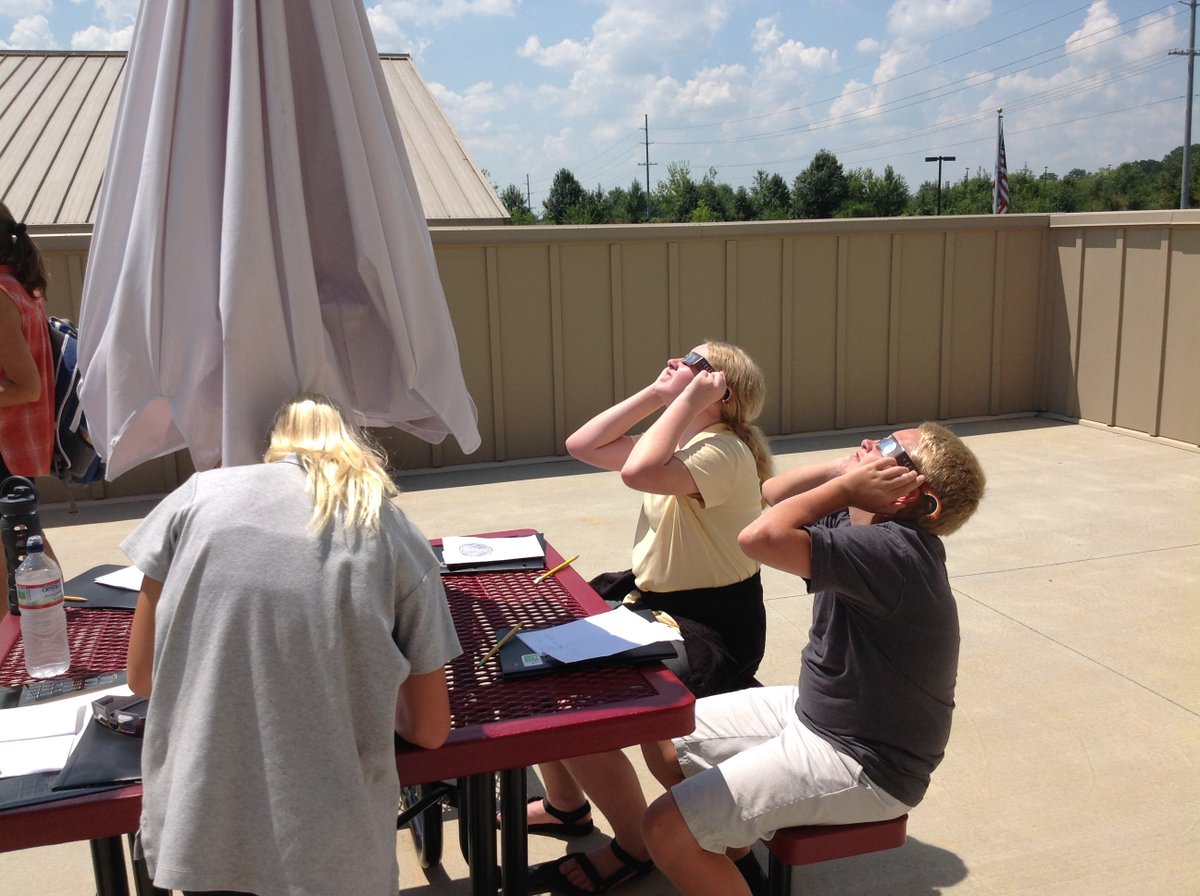 Mrs. Ehrenclou tweet media