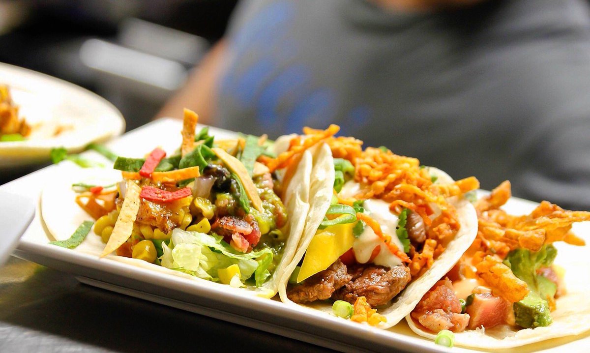 I wonder if they're any tacos out there thinking about me as much as I think about them...🤐🤔 #addictedandcommitted 💃🏼🌮 #cicciowater