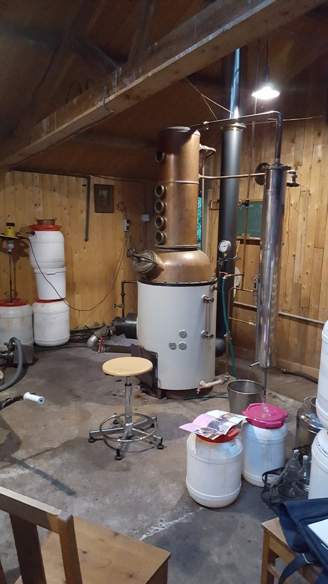 Loet en Theunis op pad voor om aardappelwodka te laten maken bij De Camp te Tzum