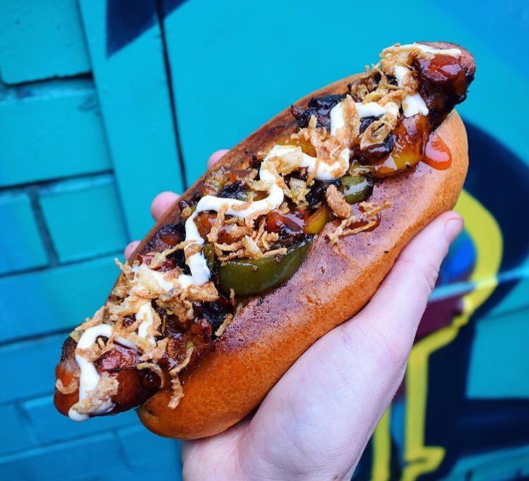 MeetFrankLIV's tweet photo. Beauty and the bun 🌭👌🏼 https://t.co/E2qM4ZWzqb