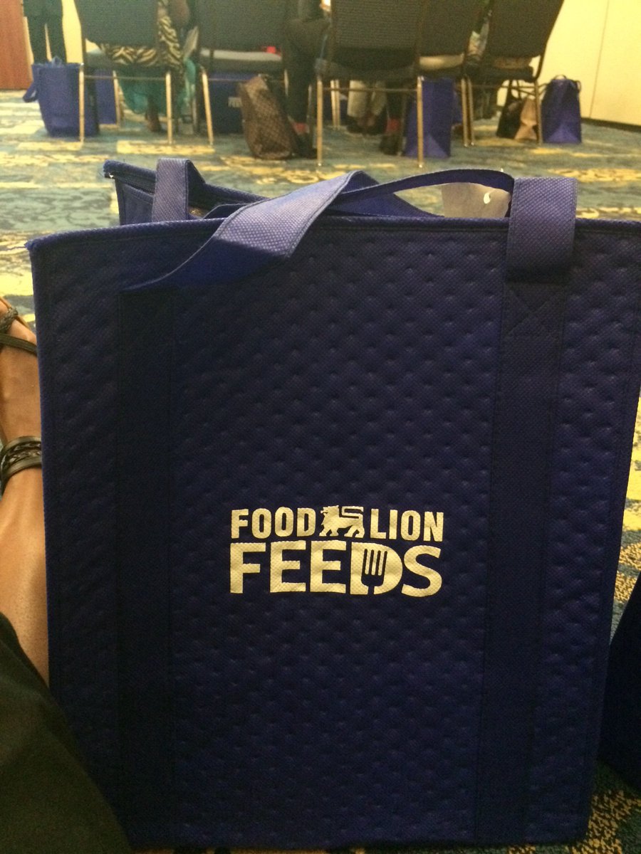 Littletwin40's tweet photo. #EmpowerAP.....Thank you Food Lion for the insulated bags..... https://t.co/T8YrLKNhbC