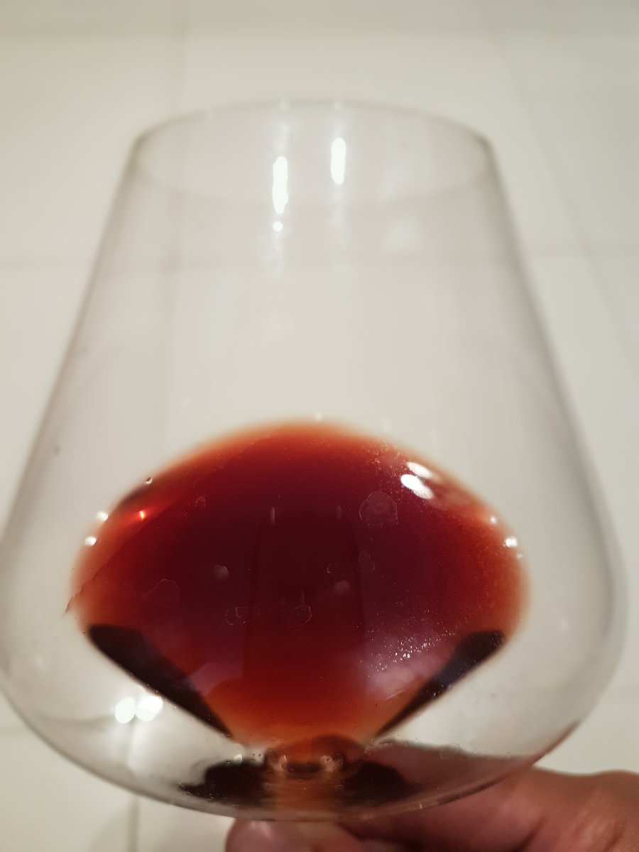 #beaune 1er cru Les Epenottes 1976. Really nice: red berries, cedar wood, spices and green tea nice length.
Still very nice after 3 hours!