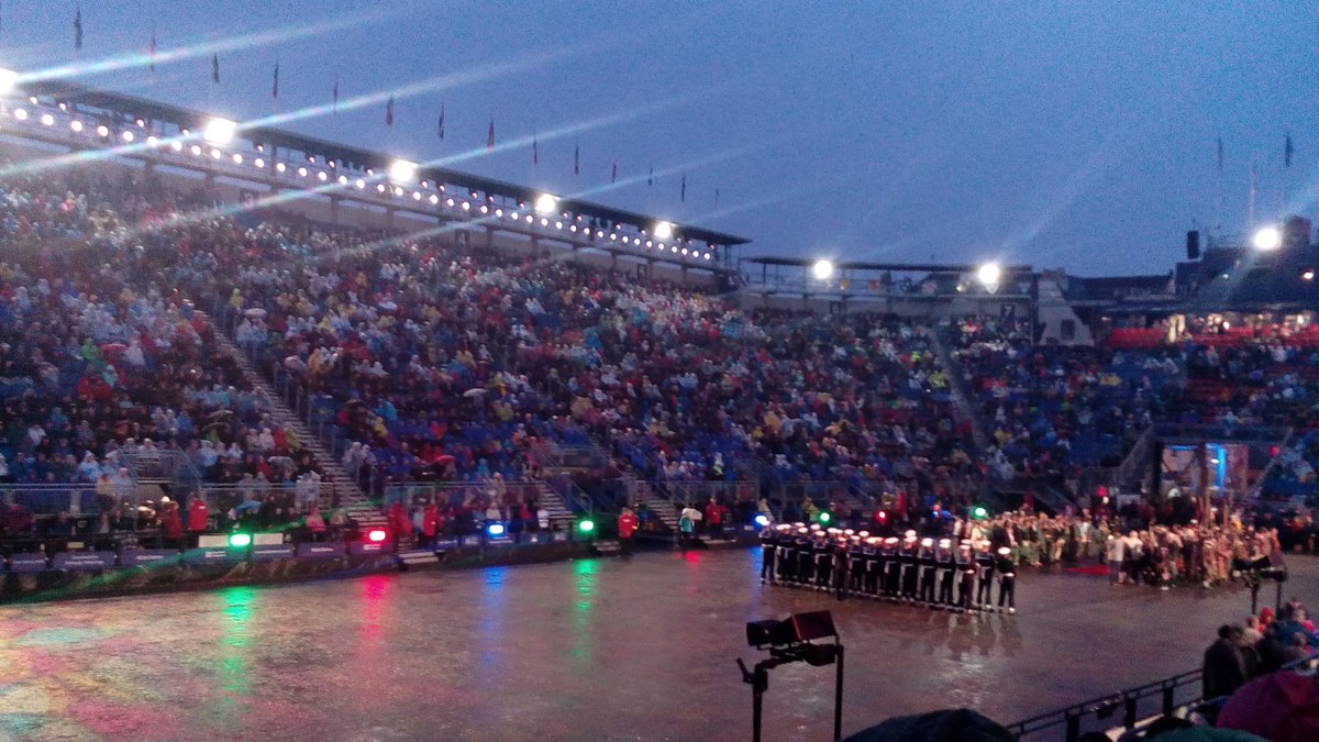 dryadiamt's tweet photo. 4 years in Edinburgh, 4 editions of Tattoo!! Excited like the first time! #edintattoo https://t.co/az6FxtdY5Y