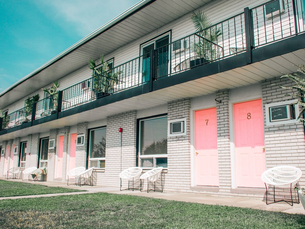 marin_lane's tweet photo. Retro Revival —The Resurgence Of The Roadside Motel https://t.co/tJBd8aC18p https://t.co/tMO6gjX9cK
