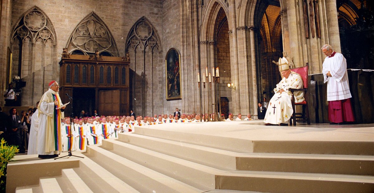 notredameparis's tweet photo. Il y a 20 ans, dans le cadre des JMJ de Paris, le pape Jean-Paul II béatifiait Frédéric Ozanam à Notre-Dame https://t.co/OTltD2hmGz