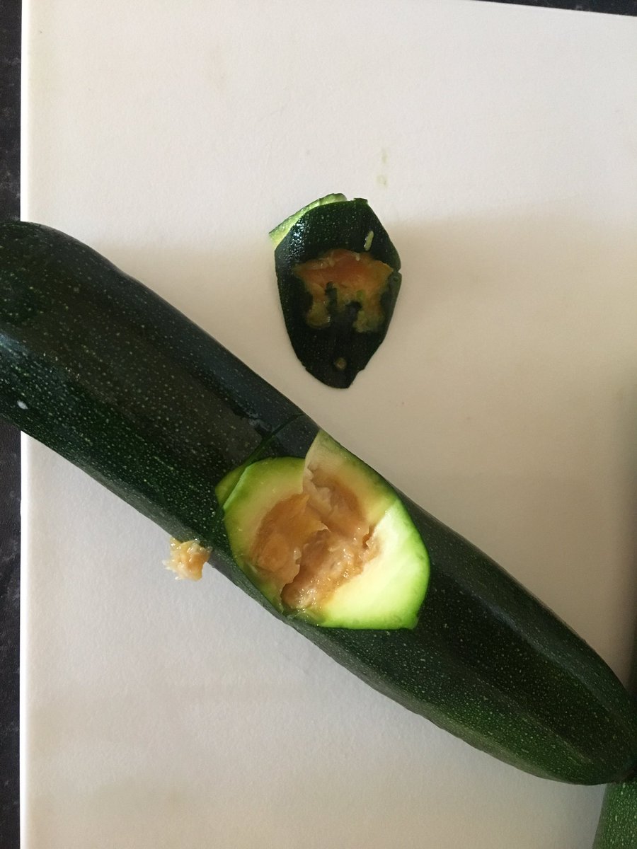 _alexandra_al's tweet photo. @waitrose hello! I bought these courgettes today, and one is already rotten 💔(Brighton, Western Road) https://t.co/T2KMlCOAE1