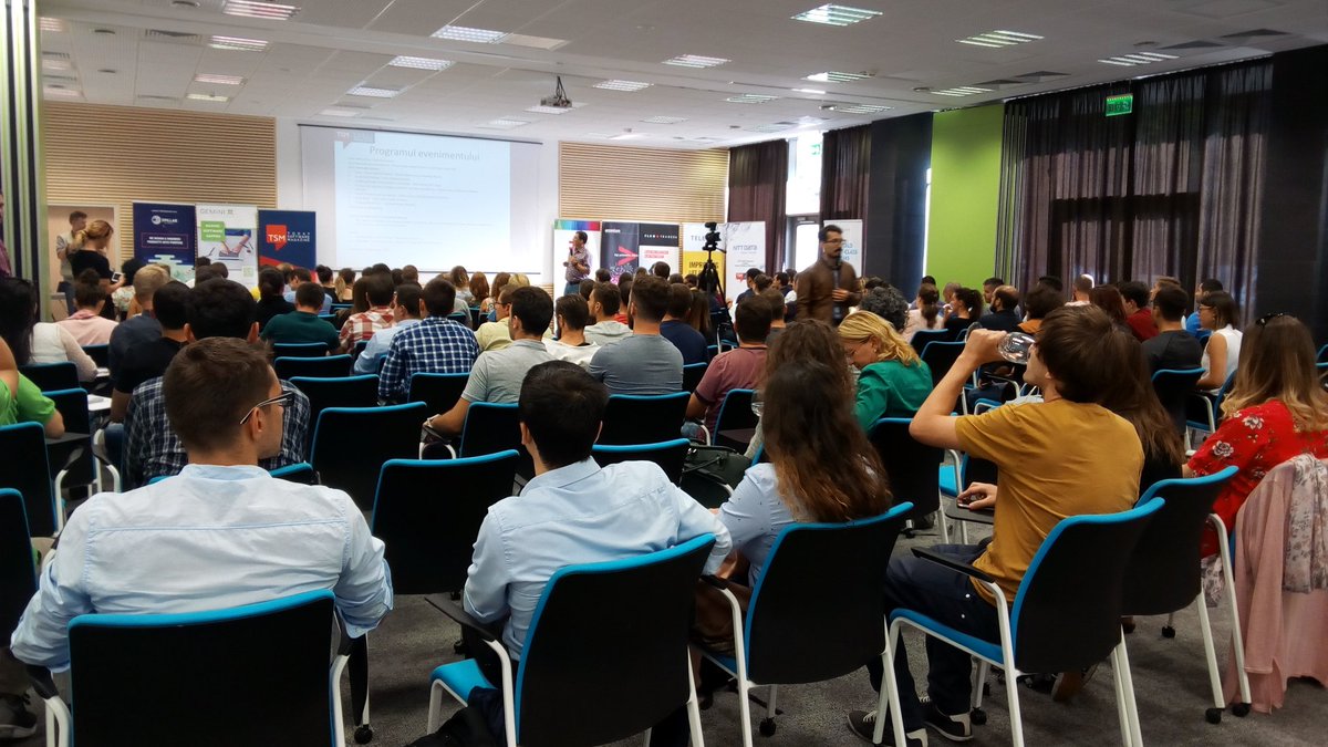 oanasipos's tweet image. Impressed by the number of attendees at #TodaySoftwareMagazine #Cluj. Will talk about @CodeWeekRO w/ @ioana_cis #codeEU 🙌