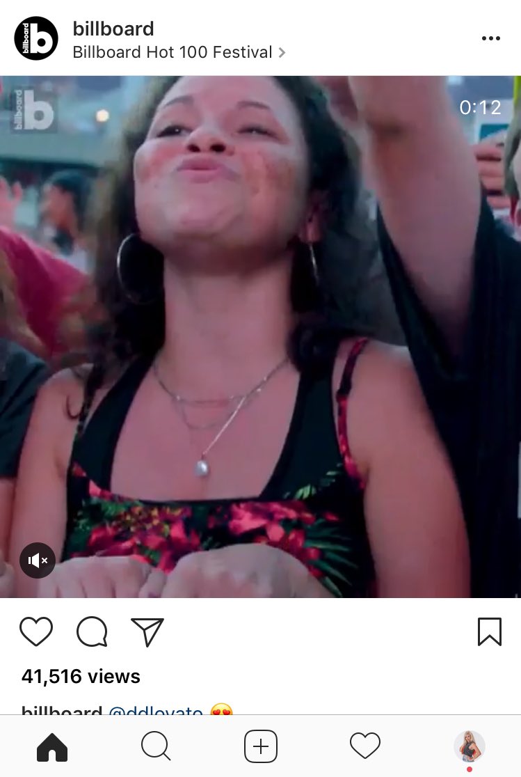KrissiRadio's tweet photo. @_ohheyitsadri: Any last minute advice going to a music festival?
Me: Find @ddlovato & take a picture with her... #GoodIntern https://t.co/xLX5Fyo5fG