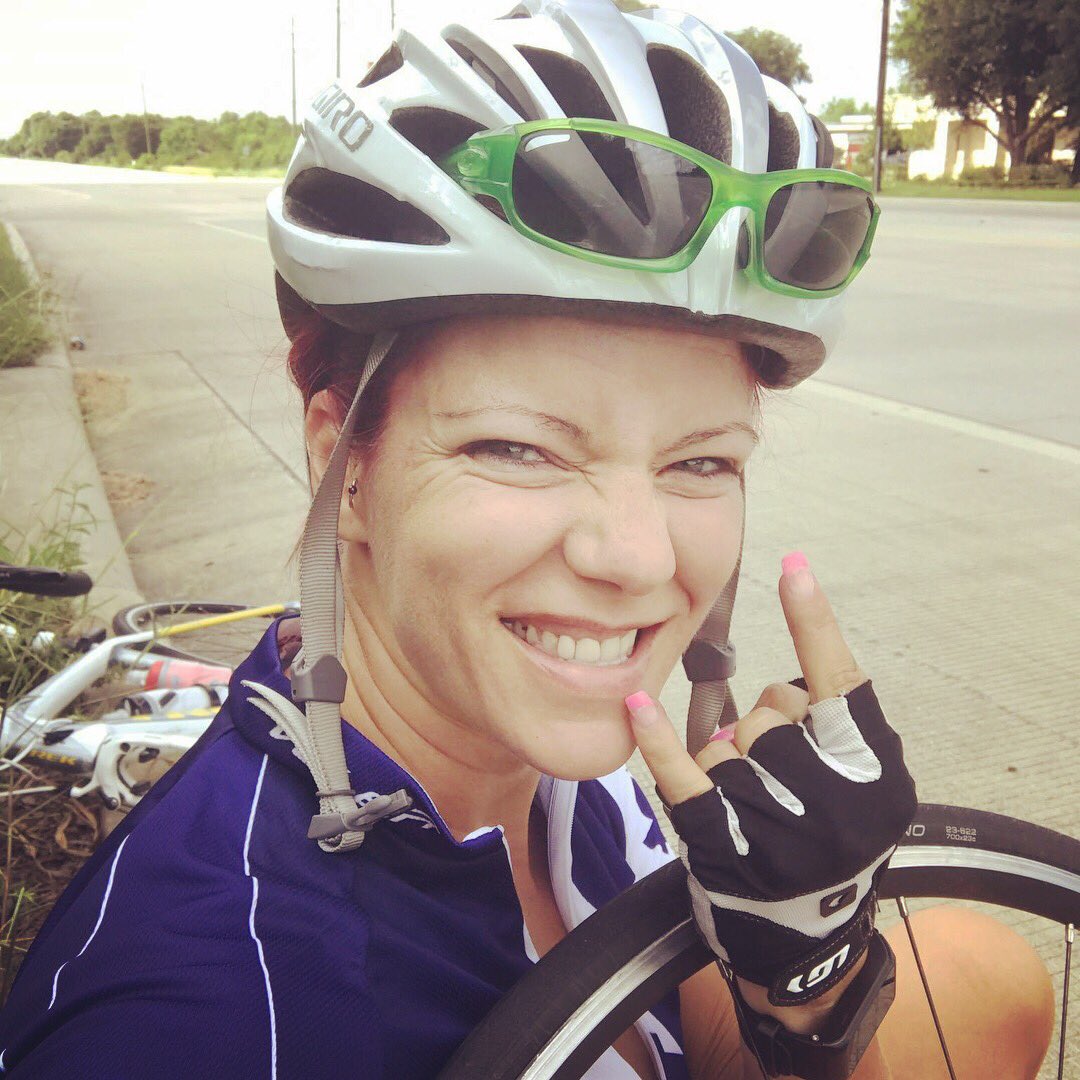 RisingTideTri's tweet photo. Fixing her 1st flat on a ride in that TX heat &amp; STILL a smile on her face! 😁
#fun2fast #getitdone #swimbikerun #trilife #training #flattire https://t.co/ad3B9klC8q