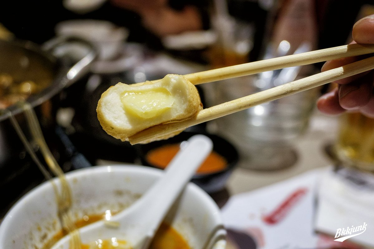 MickRheault's tweet photo. Review FuFu Taiwanese Shabu (ฟู่ฟู่ ชาบู) -> https://t.co/U6CTskObIv @aroii #อร่อยไปเเดก #foodie #bkkfood @Review_Thailand https://t.co/lzEEZiK6Qm