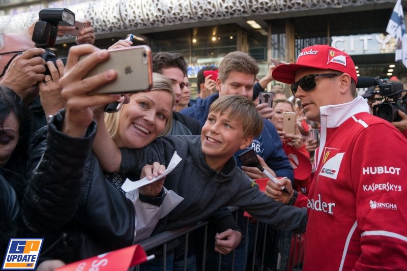FansMotorsport's tweet photo. Kimi Räikkönen, fresh from signing a new deal with Ferrari, meets fans in Helsinki #F1 #Kimi7 https://t.co/MoY0OLDzTF https://t.co/kDjb3BatpY