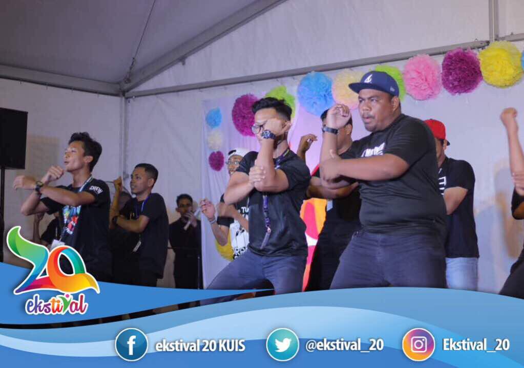 ekstivalkuis's tweet photo. Live Update : Malam Perasmian Ekstival20 π₯π
#Ekstival20
#SebarkanCintaPerkasakanDakwah165
#EkspoDanFestival
#MakeUsTrending
#IIUCS https://t.co/AtDvoykDdJ
