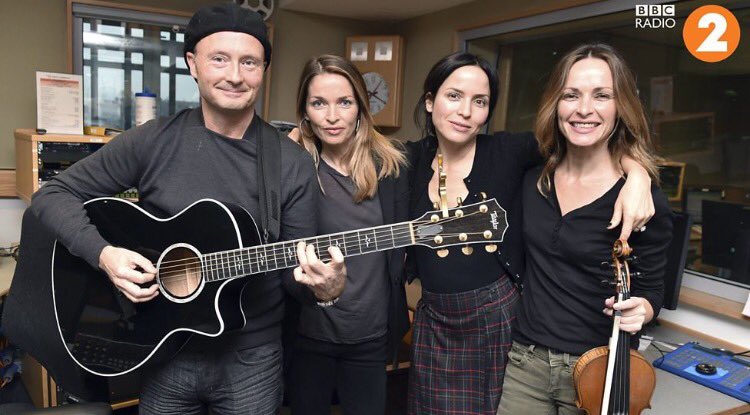 TheCorrsUK's tweet photo. 😍♥️😍 #thecorrs #music #jimcorr #carolinecorr #andreacorr #sharoncorr #whitelight #whitelighttour https://t.co/DmNIP1ny71
