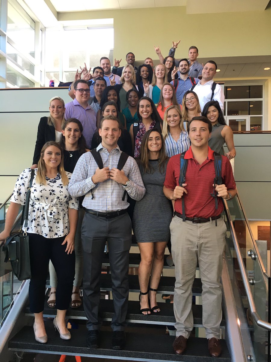 USFVinikMBA's tweet photo. Happy first day of class for the SEM Class of 2019! Excited to start this fantastic journey with the SEM family. https://t.co/jwRzGbXEgs