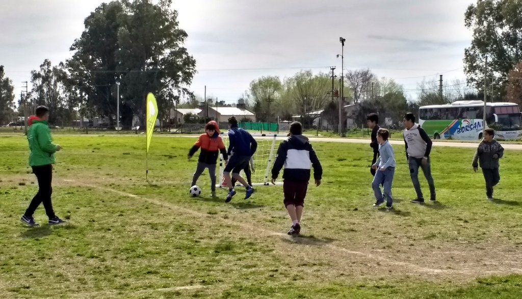 DeportesPBA's tweet photo. #JuegosBonaerenses Te esperamos con actividades recreativas en el #Regional de #Handball y #Cestoball de #GeneralAlvear. Acercate al #CEF36 https://t.co/KIRxToigJ9