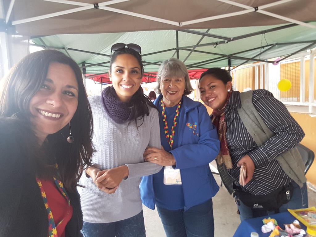 Danielabcardena's tweet photo. En la Feria Interactiva del Jardín Blanca Nieves en #Antofagasta hablando de #Autismo #TEApaño @YAutismo porque es lo que hacemos! #CMDS https://t.co/rAaGXC2ecN