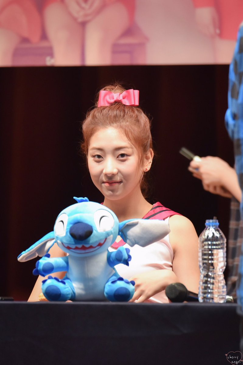 cherryangel_210's tweet photo. ㅔ170820 CLC 팬사인회 승연 

#씨엘씨 #CLC #승연 #SEUNGYEON https://t.co/tXNIYzFEww