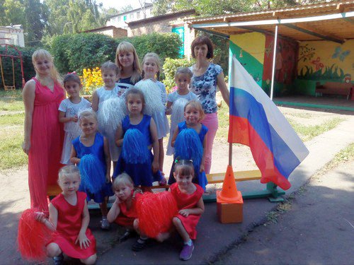 Праздник «День Российского Флага» в детских садах города Пензы guoedu.ru/news/detail/66…