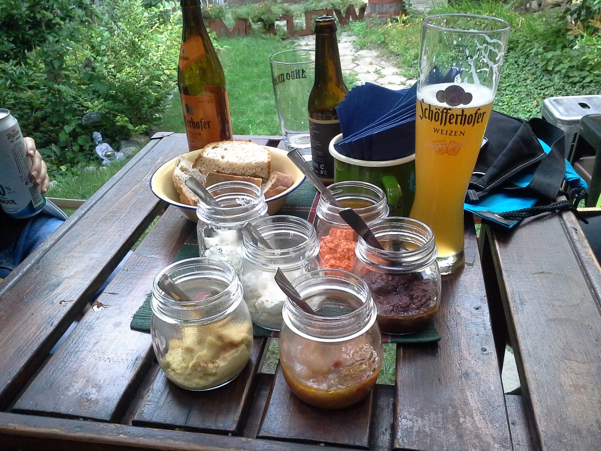 imarudina's tweet image. What else on a Java Beer but ... jars?
@bgjug #JavaBeer
