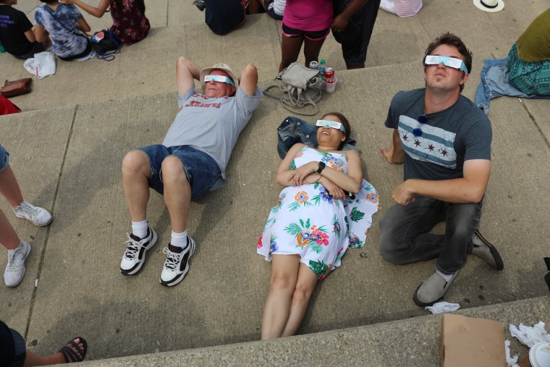 lilrongal's tweet photo. Fun pix from yesterday captured by @leylairoyale !! #AdlerEclipseWatch #SolarEclipse2017 https://t.co/8dW0jPcl9E