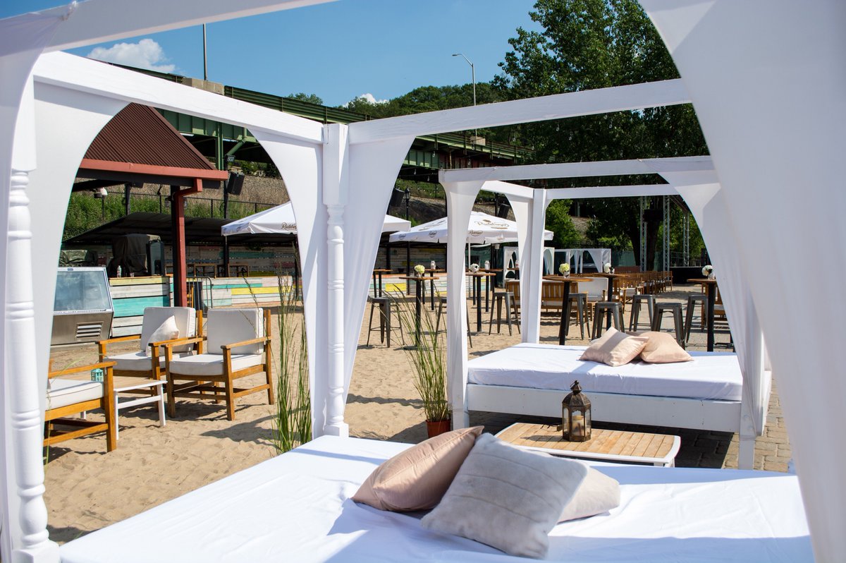 A whole new level of chill. 🙏💫 #LaMarinaNYC
 
#summer #goodvibesonly #summervibes #views #photography #nyc #chill #manhattan