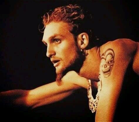 Happy birthday to the , Layne Staley. The best to ever pick up a microphone in my book. You are missed!  