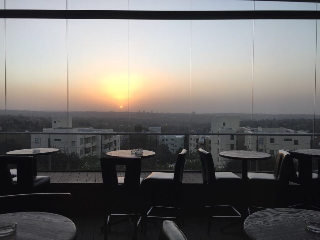 TheFinester's tweet photo. How's this dust cloud view Sandton to Randburg #augustwinds @jacarandafm @JacaNews https://t.co/hn0Fhzwzvr