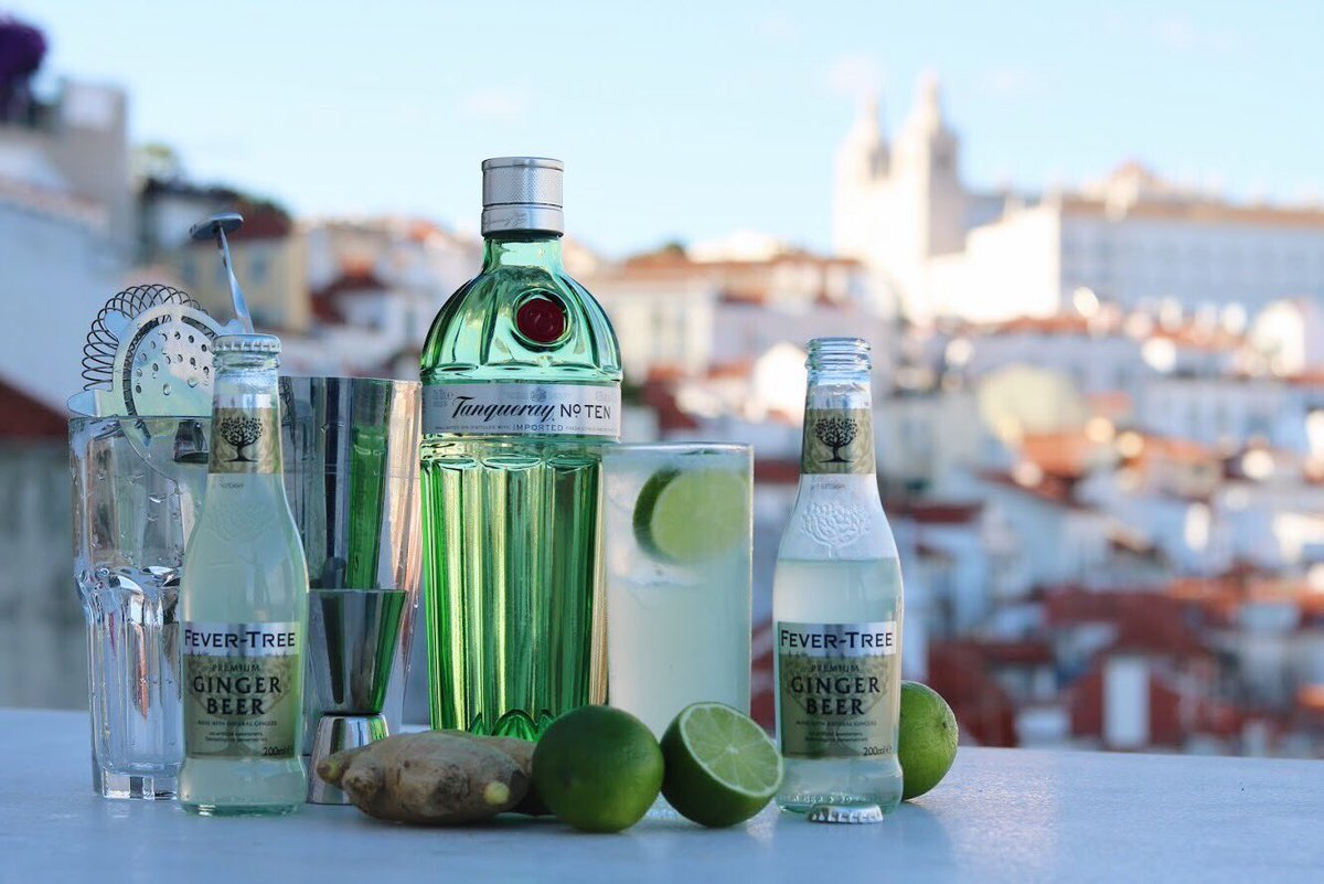 MemmoAlfama's tweet photo. Cocktail Time with our Vera Cruz Fizz -  Perfect combination for a hot summer day 💛🍸 #memmoalfama #memmohotels #TanquerayTen #cocktailbar https://t.co/iQ1g500cah