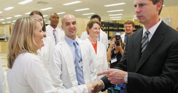 McdOrgHealth's tweet photo. Should #doctors become salaried government employees? https://t.co/i9h27yp0Hd (via @DennisKendel ) #healthcare #healthcarepolicy https://t.co/1BXbjnWlG5