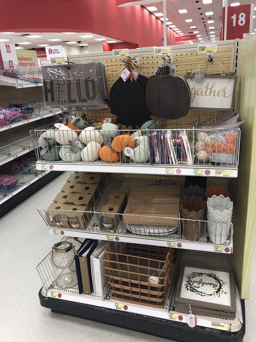 FBlacut's tweet photo. Boo👻!!! Halloween is here and so it's fall 🎯❤️🍁🍂🎃 #T1305 #AwesomeJobPlanoTeam  @cherieqt https://t.co/M2LAGDtL4b