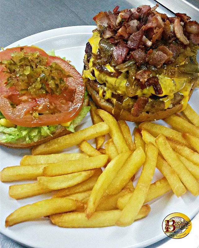 PanamaExtrema's tweet photo. Martes de comer una rica hamburguesa! Acompañanos y disfruta del menú! @breadsandburger #breadsandburger #burger… https://t.co/M3jZFU83aO https://t.co/KhdtS1DSLf