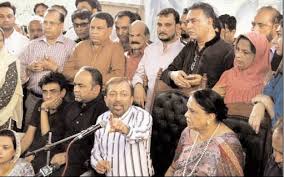 politicslead's tweet photo. جن چماروں کو ستر سال میں یہ نہیں پتہ چل سکا کے اپنا کون اور پرایا کون وہ مہاجر قوم کی نیہ کیا پار کرواے گے
#APCRejected
#iStandWithAltaf https://t.co/5tZGSeNBu5
