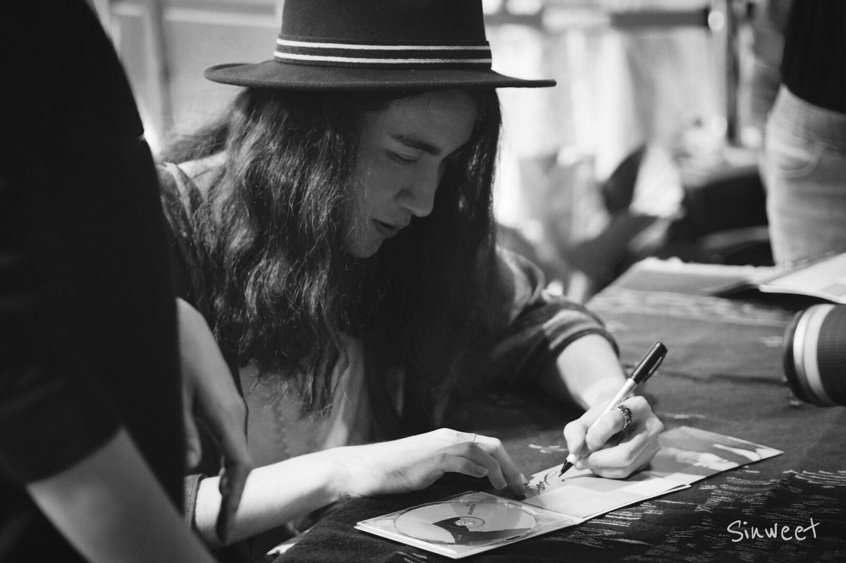 sinweet's tweet image. 😌💿🖊 #Homepoplive #Whoissin