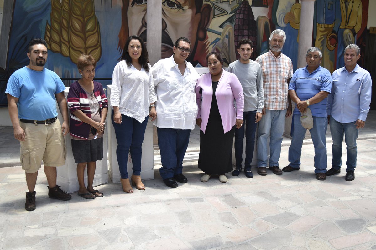 gob15_18's tweet photo. Por segunda ocasión, apoyan con termosolares a mitad de precio a familias yurecuarenses. 

https://t.co/TJ2DxP47X2 https://t.co/dRUhQi3A7f