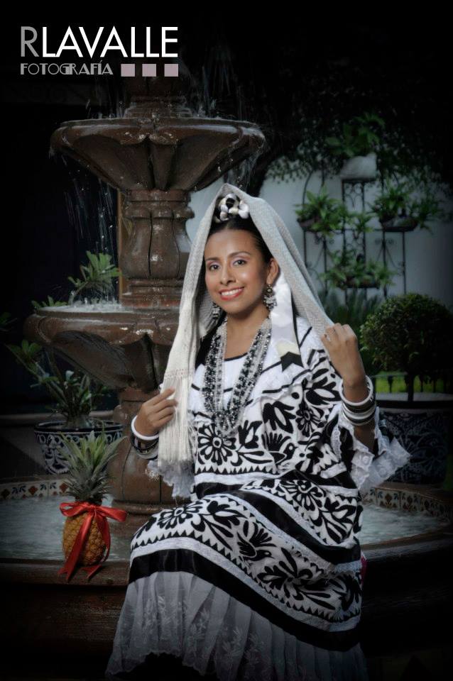 mireyagarcar's tweet photo. #CITE2017 El huipil, proviene del náhuatl “huipilli”, significa “blusa o vestido adornado”. @redeln @NRYadira @veronicaquijada #UNID https://t.co/UXuUUrDioN
