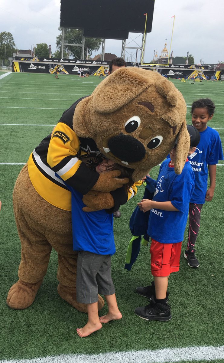 CTJumpstart's tweet photo. #Thanks Bruiser for hanging out &amp; playing kinball with @CTJumpstart kids. #JumpstartGames https://t.co/Rkoi6X5ds3
