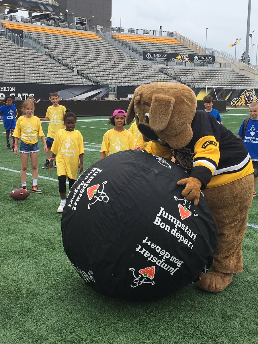 CTJumpstart's tweet photo. #Thanks Bruiser for hanging out &amp; playing kinball with @CTJumpstart kids. #JumpstartGames https://t.co/Rkoi6X5ds3