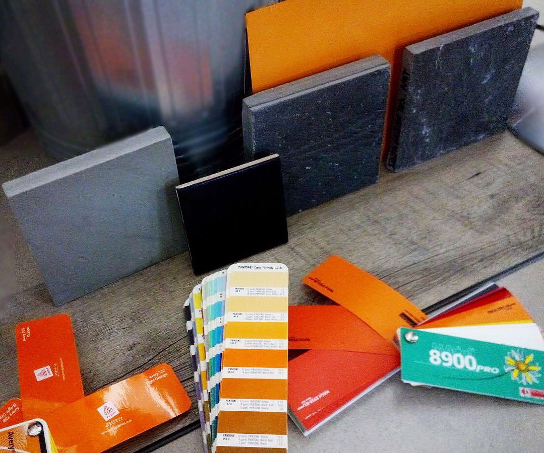 idi_studio's tweet photo. Brainstorming para elegir los colores y materiales que mejor se adaptan a nuestro próximo proyecto... #diseño #interiorismo https://t.co/D6HRZPticp