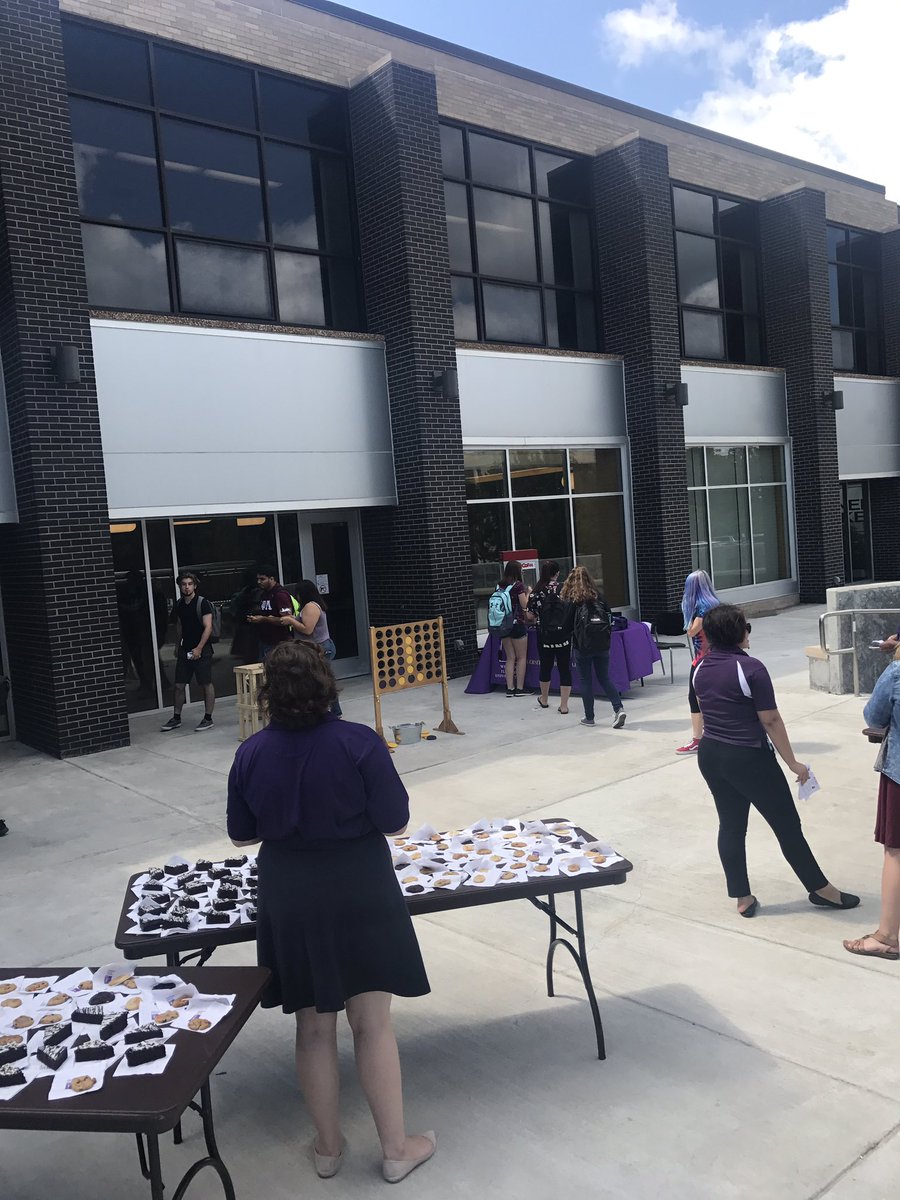 Tuesday on the Terrace happening now!  Come by for free treats and info on Welcome Week activities! <a href="/WIUAdmissions/">WIU Undergraduate Admissions</a> <a href="/WIU_UUB/">University Union Board</a>