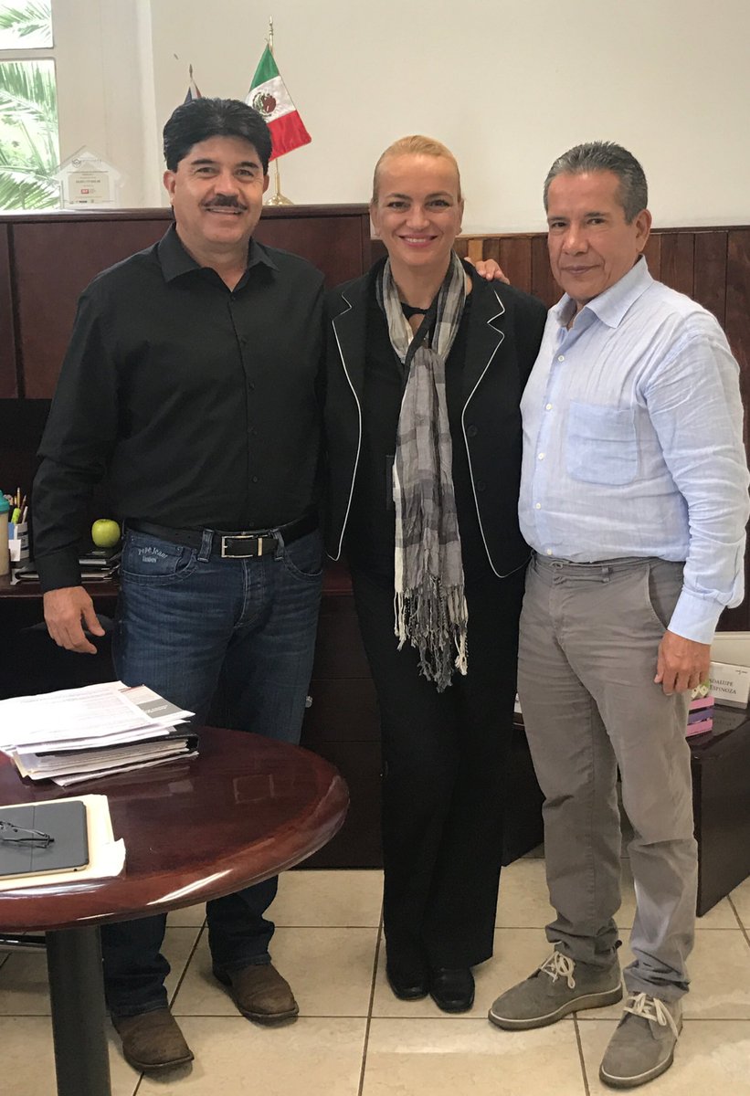 vtorreslanda's tweet photo. Reunión interinstitucional @SEGOB_mx @CNSeguridadmx @ConsulMexOxn @SRE_mx @robertor541 @ISSSTE_mx @FOVISSSTEmx #DRZS #Resultado💯 #Atendido https://t.co/vmJ771XAu3
